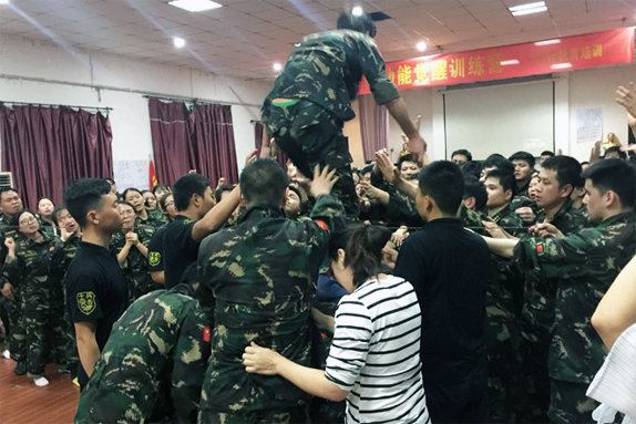 成功路上充滿荊棘，團(tuán)結(jié)一心，終讓我們所向披靡！