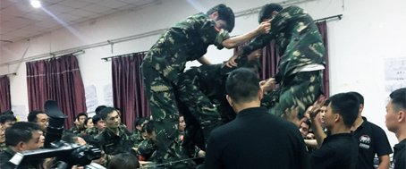 不拋棄，不放棄，全力以赴火爆人，凝聚一心戰(zhàn)佳績(jī)！
