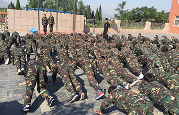 遵守承諾，穿上迷彩我們就是軍人！