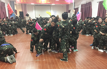 共同的目標(biāo)，共同的夢(mèng)想，可以使火爆家人產(chǎn)生忍受一切的力量！