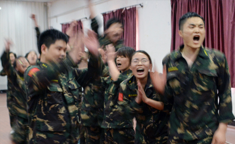 勇者無(wú)所畏懼，強(qiáng)者奮勇?tīng)?zhēng)先！