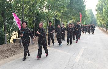 徒步行軍：行動(dòng)的力量，堅(jiān)持的力量，團(tuán)隊(duì)的力量！